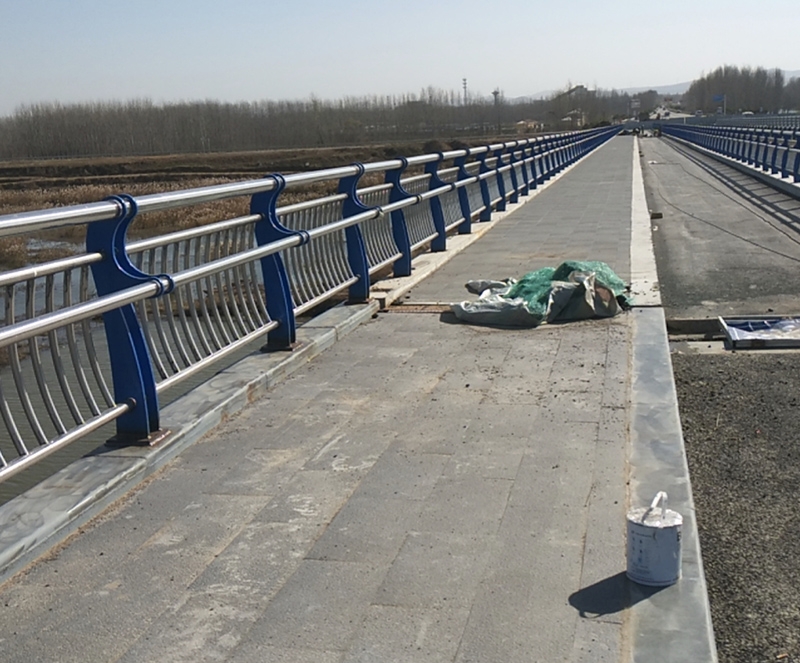 不銹鋼復(fù)合管護欄現(xiàn)貨價格