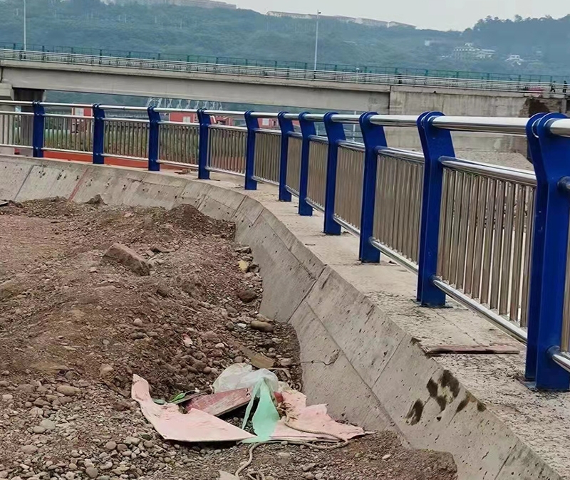 不銹鋼復(fù)合管護欄