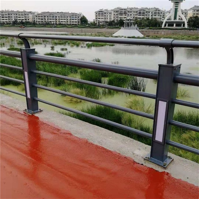 燈箱護(hù)欄廠家定制