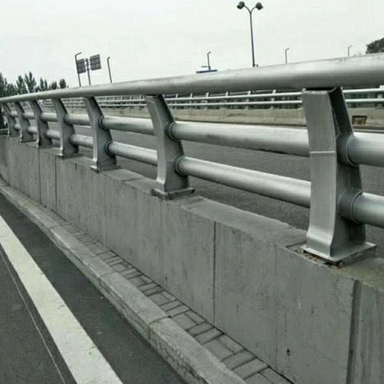 冷鍍鋅橋梁護(hù)欄